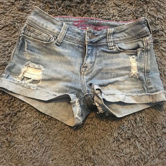 Distressed jean shorts - Picture 1 of 4